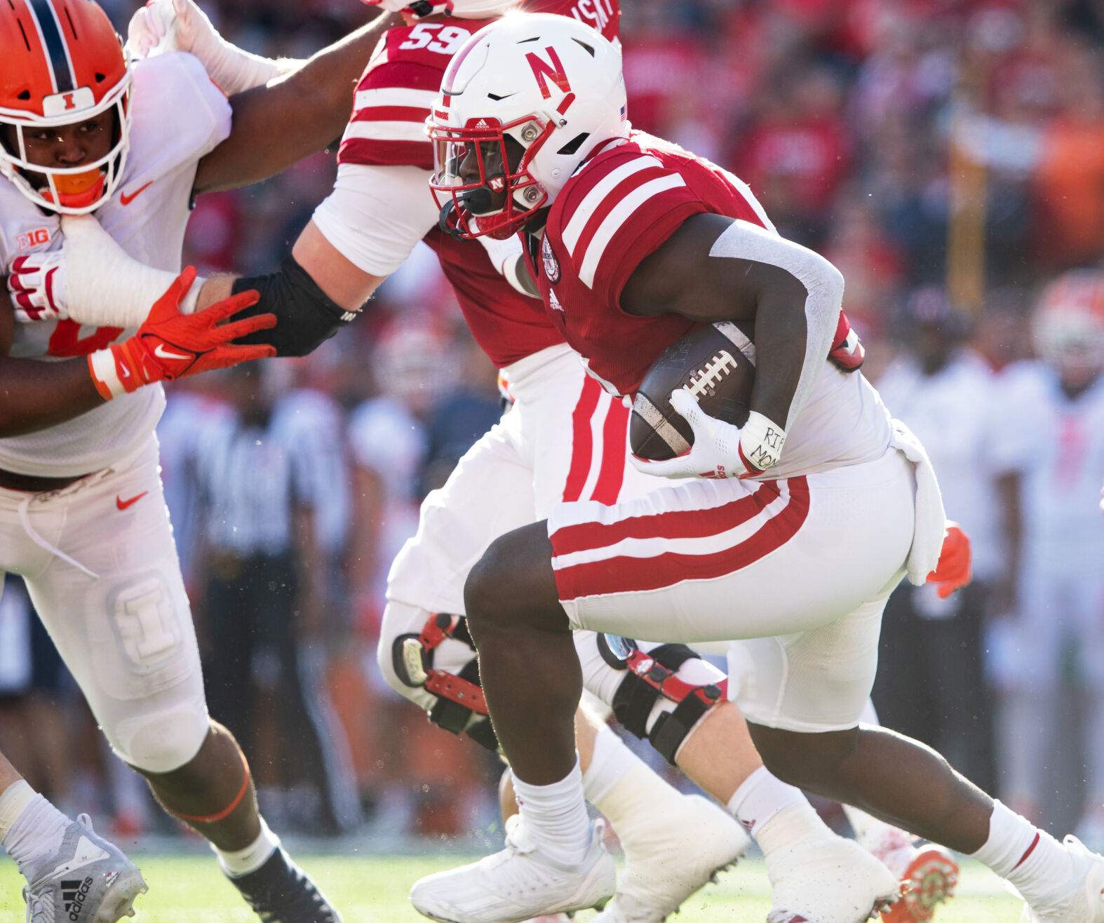 103022-owh-spo-nebraskaillinois-em10.jpg